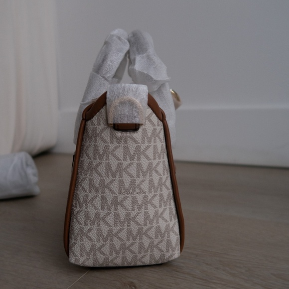 Michael Kors Carine Extra-Small Logo Satchel - Vanilla - Picture 3 of 5